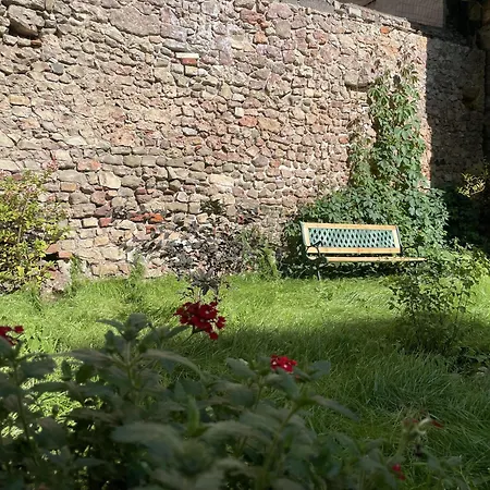 Pristine 1br In Center W/ Patio And Parking Appartement Riga
