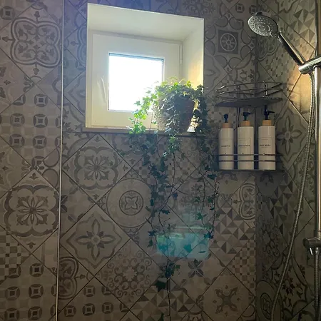 Pristine 1br In Center W/ Patio And Parking Appartement Riga