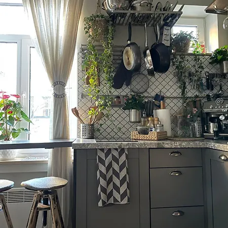 Pristine 1br In Center- Free Parking & Coffee Machine Апартаменти