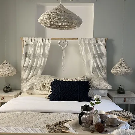 Apartment Pristine 1br In Center- Free Parking & Coffee Machine