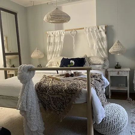 Pristine 1br In Center- Free Parking & Coffee Machine Daire *