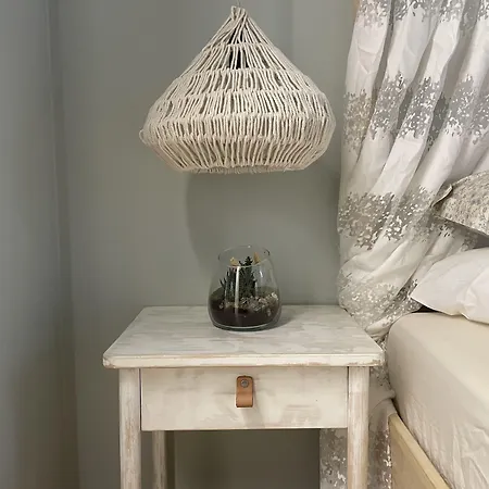 Daire Pristine 1br In Center- Free Parking & Coffee Machine