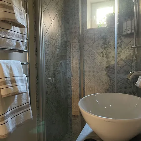 Pristine 1br In Center- Free Parking & Coffee Machine Apartment *