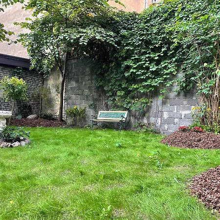 Apartment Pristine 1br In Center- Free Parking & Coffee Machine