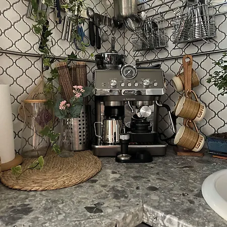 Pristine 1br In Center- Free Parking & Coffee Machine