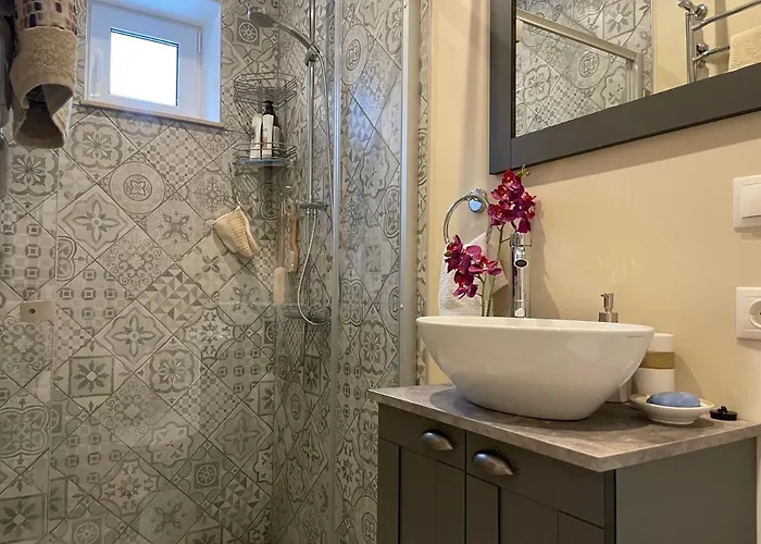 Pristine 1br In Center- Free Parking & Coffee Machine Апартаменты *