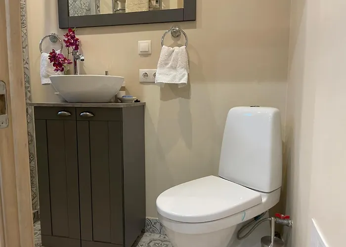 Pristine 1br In Center- Free Parking & Coffee Machine Апартаменты *