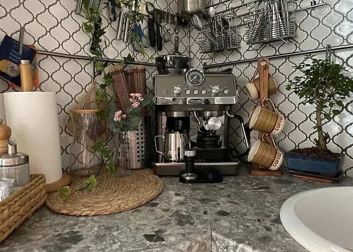 Pristine 1br In Center- Free Parking & Coffee Machine *