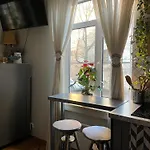 Pristine 1br In Center- Free Parking & Coffee Machine *